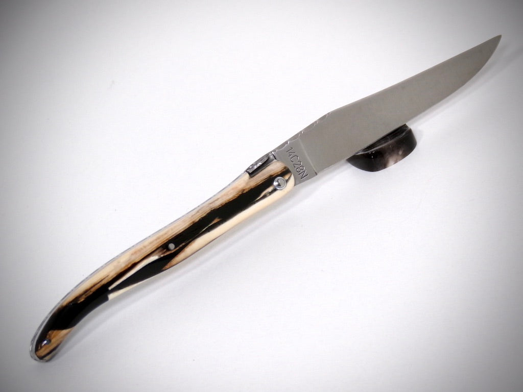 Laguiole "Mammouth" ciselé par David DAUVILLAIRE