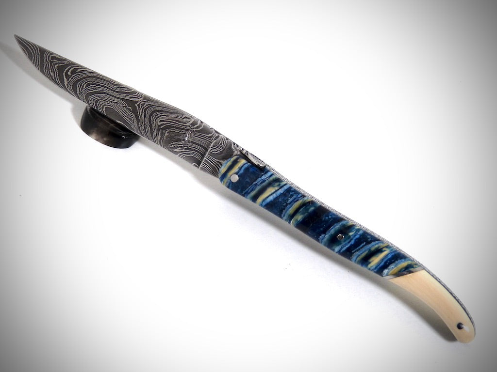 Laguiole Molaire de Mammouth Bleu, Mitre arrière Ivoire de Mammouth ciselé par David DAUVILLAIRE