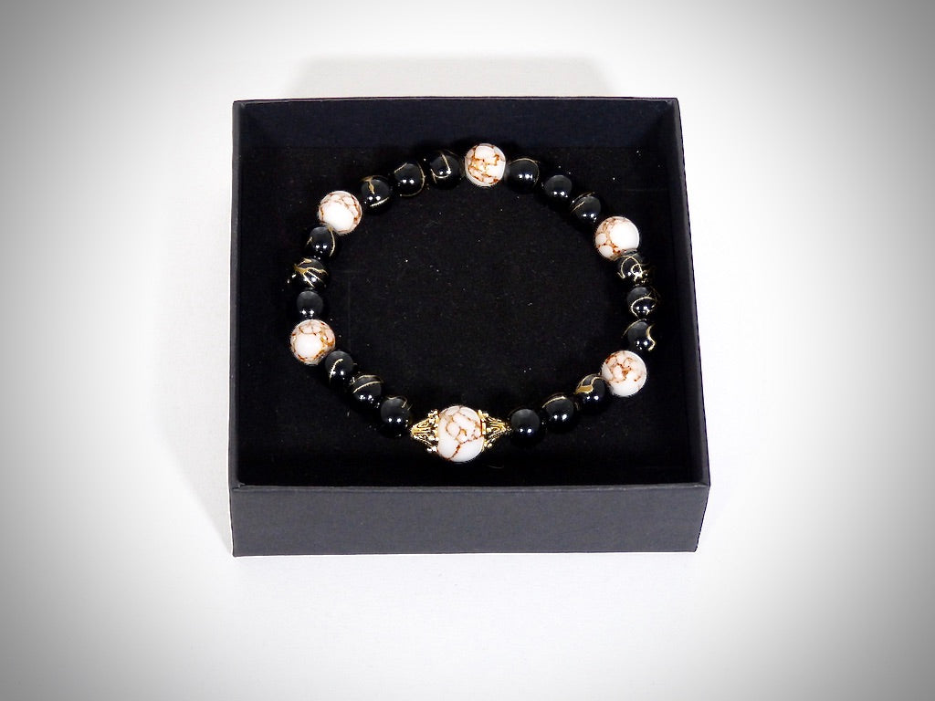 Bracelet Howlite noire et blanche fil d'or fabriqué artisanalement par Y.S CRÉATIONS