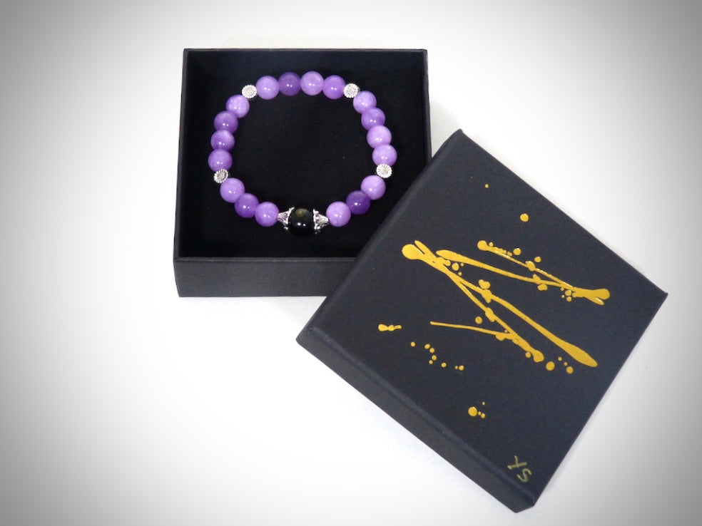 Bracelet Améthyste Lavande, Howlite noire et or fabriqué artisanalement par Y.S CRÉATIONS