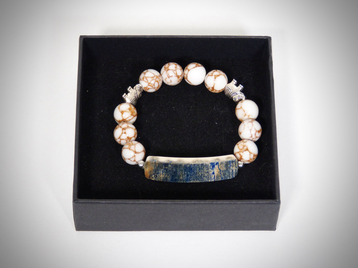 Bracelet Ivoire de Mammouth, Howlite fil d'Or fabriqué artisanalement par Y.S CRÉATIONS