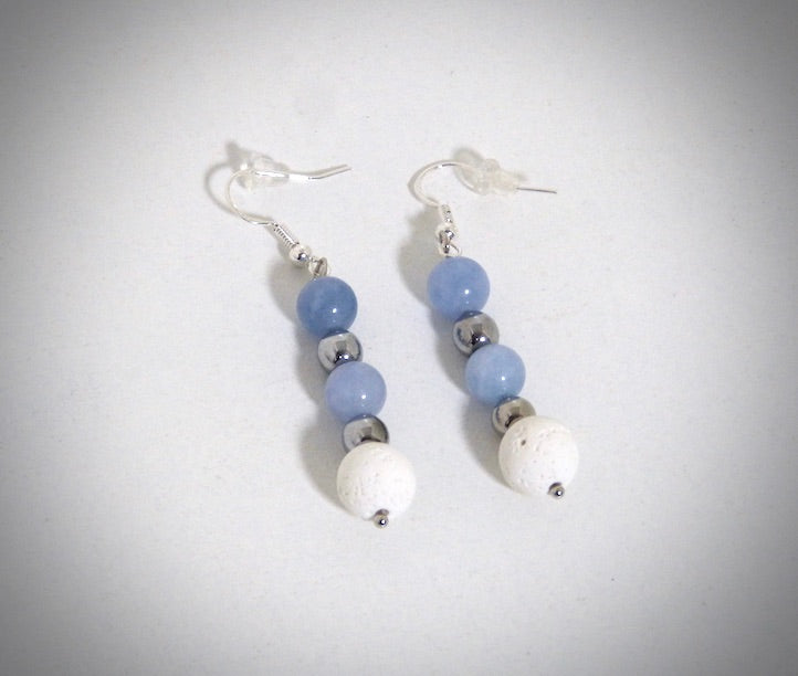 Boucles d'oreilles Pierre naturelles Aigue marine et Pierre de lave blanche fabriquées artisanalement par Y.S CRÉATIONS