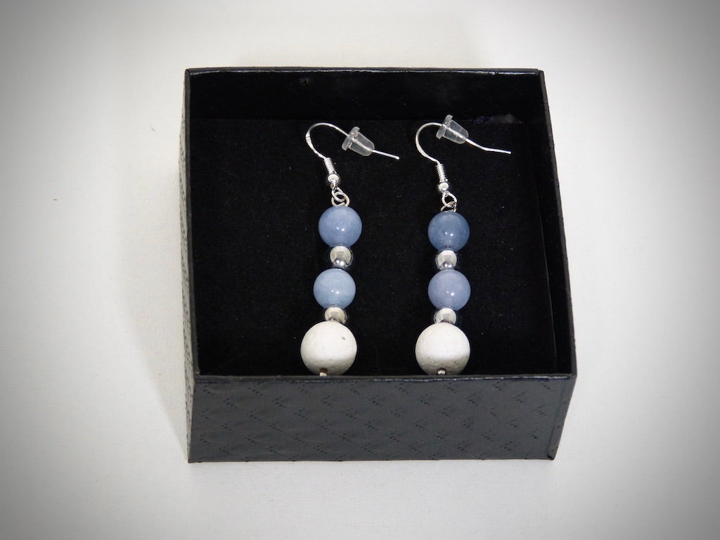 Boucles d'oreilles Pierre naturelles Aigue marine et Pierre de lave blanche fabriquées artisanalement par Y.S CRÉATIONS