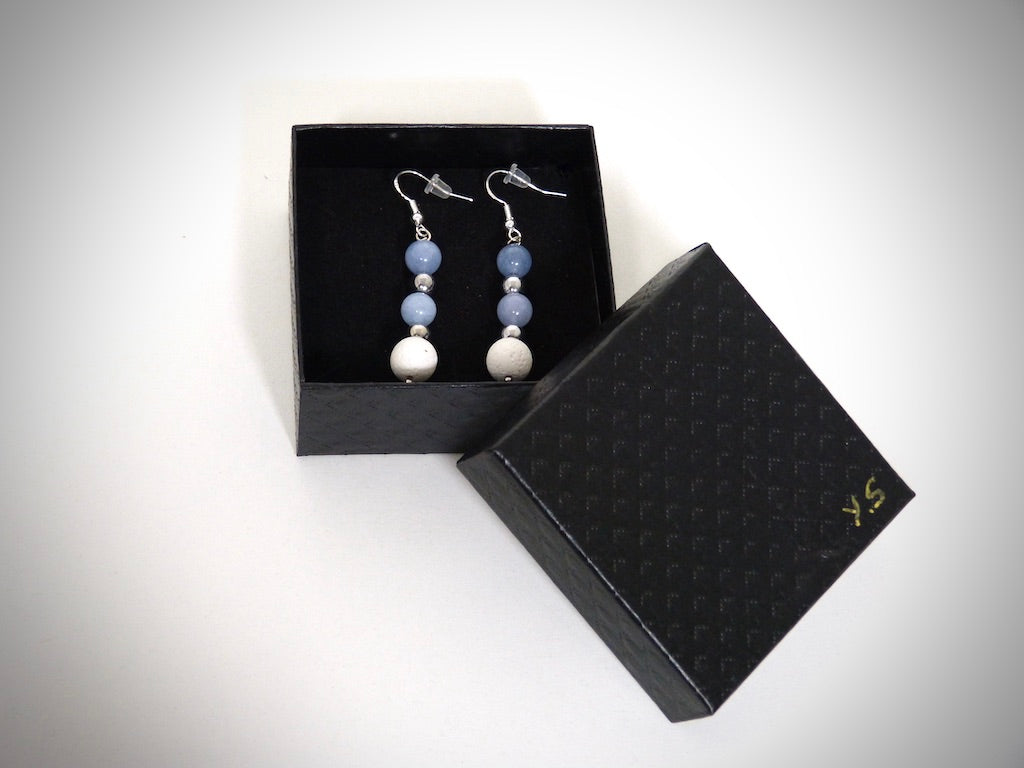 Boucles d'oreilles Pierre naturelles Aigue marine et Pierre de lave blanche fabriquées artisanalement par Y.S CRÉATIONS