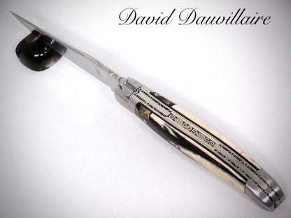 Laguiole Ivoire de Mammouth stabilisé ciselé par David DAUVILLAIRE