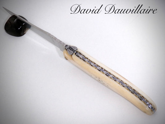 Laguiole Os de Buffle ciselé par David DAUVILLAIRE