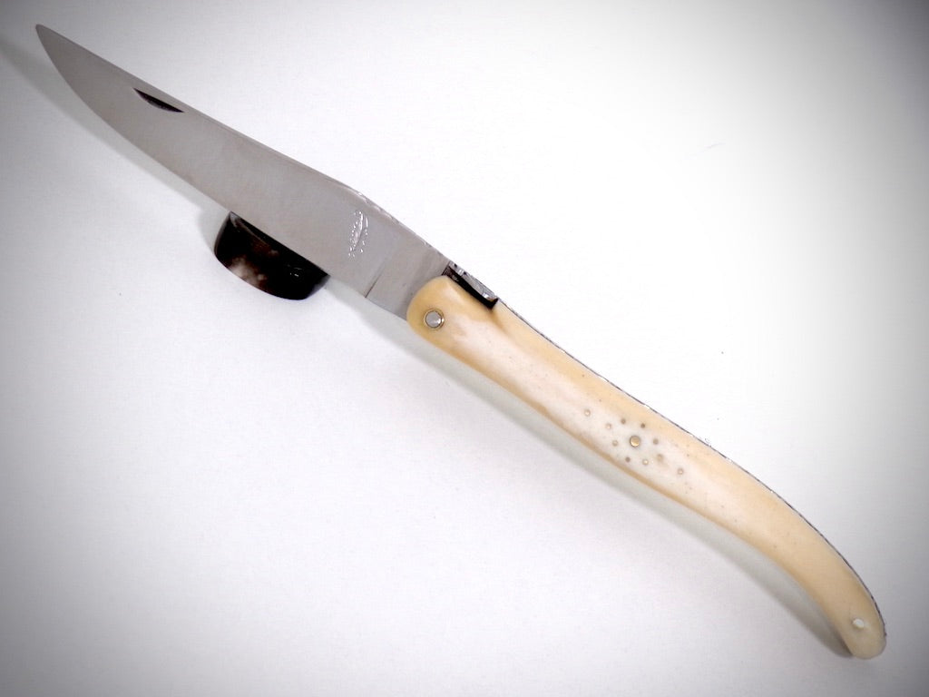 Laguiole Buffalo Bone engraved by David DAUVILLAIRE