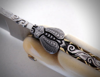 Laguiole Buffalo Bone engraved by David DAUVILLAIRE