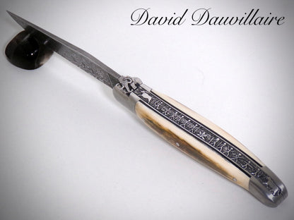 Laguiole "Mammouth" Lame Damas Carbone ciselé par David DAUVILLAIRE