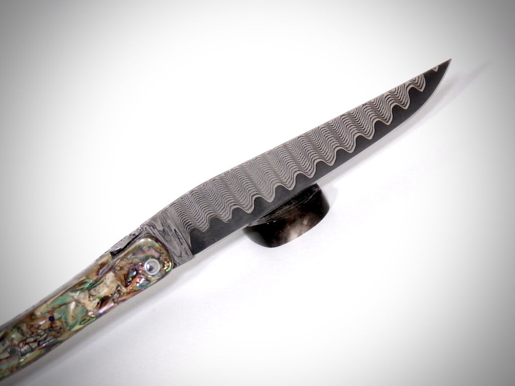Laguiole Abalone, lame Damas VG10 ciselé par David DAUVILLAIRE