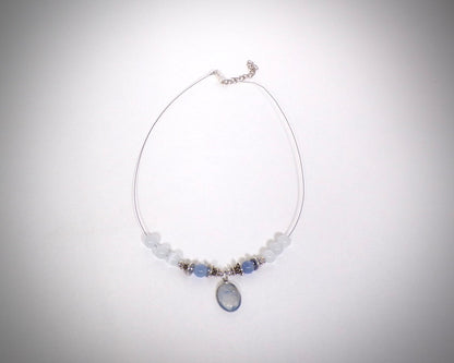 Parure en Perles de nacre et Aigue-marine fabriqué artisanalement par Y.S CRÉATIONS
