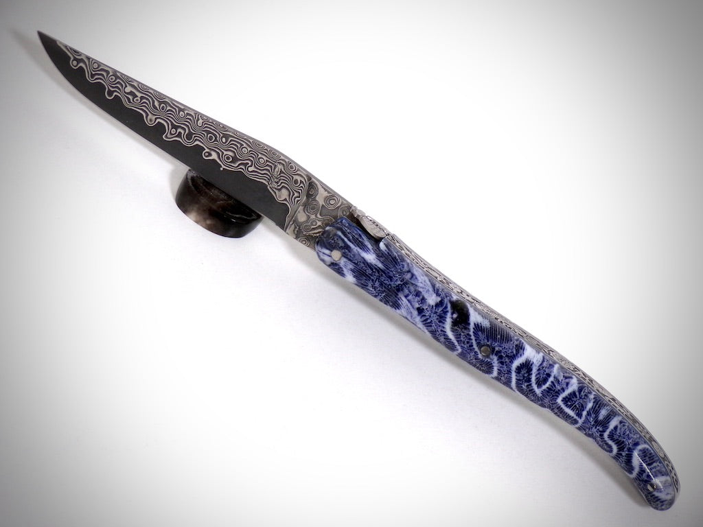 Laguiole "Koi" Lame damas VG10 inoxydable ciselé par David DAUVILLAIRE