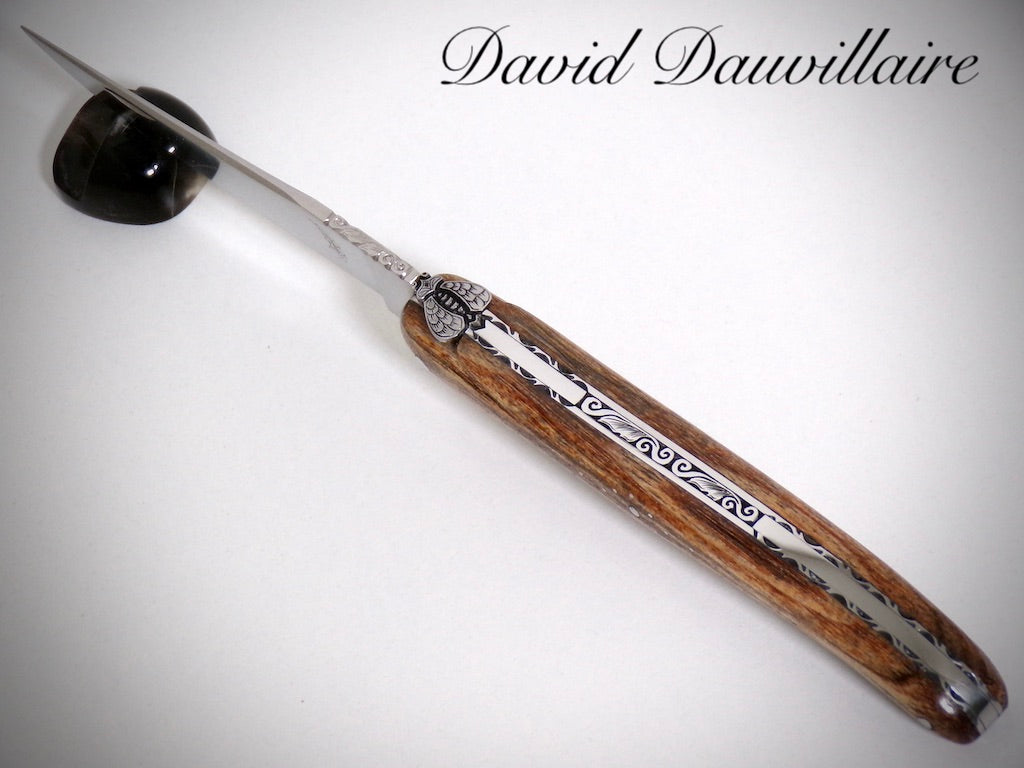 Laguiole Amandier ciselé par David DAUVILLAIRE