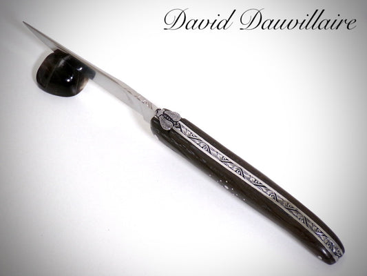 Laguiole Chêne Fossile ciselé par David Dauvillaire