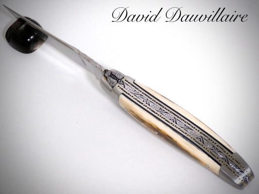 Laguiole Triples platines Ivoire de Mammouth ciselé par David DAUVILLAIRE