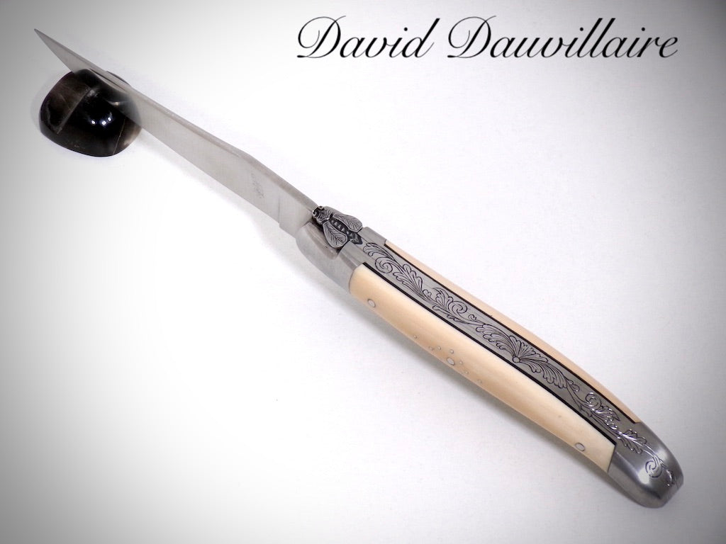 Laguiole "Acanthus" gravé par David DAUVILLAIRE
