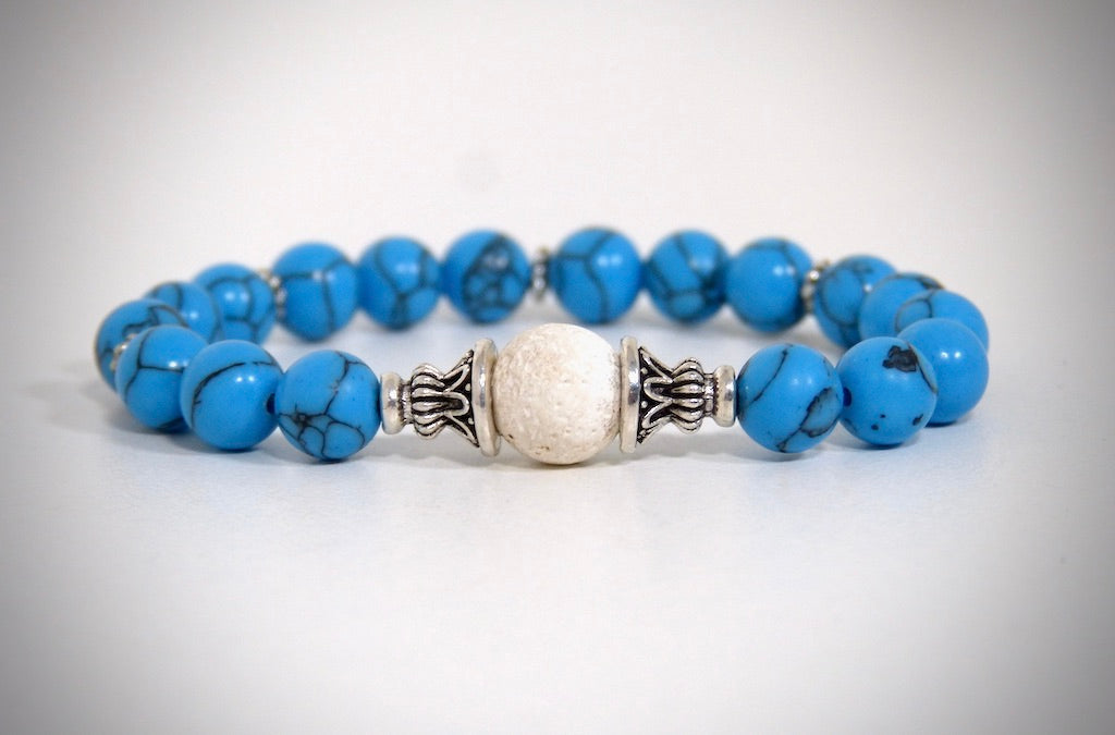 Armband aus natürlichem Türkis und weißem Lavastein, handgefertigt von YS CRÉATIONS