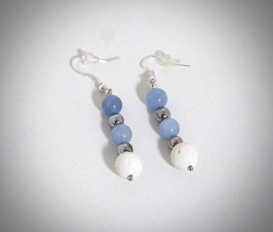 Boucles d'oreilles Pierre naturelles Aigue marine et Pierre de lave blanche fabriquées artisanalement par Y.S CRÉATIONS
