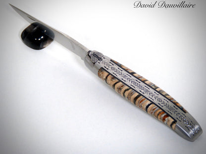 Laguiole Molaire de Mammouth ciselé par David DAUVILLAIRE