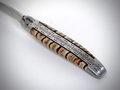 Laguiole Molaire de Mammouth ciselé par David DAUVILLAIRE